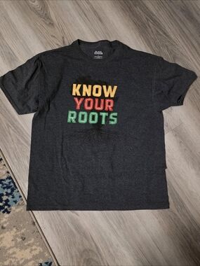 Know Your Roots Charcoal Graphic Tee Yellow Red Green Men’s Size L